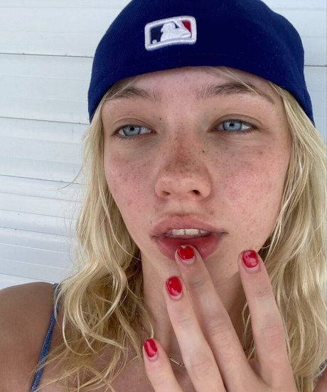 Lola Clark アートスター 写真