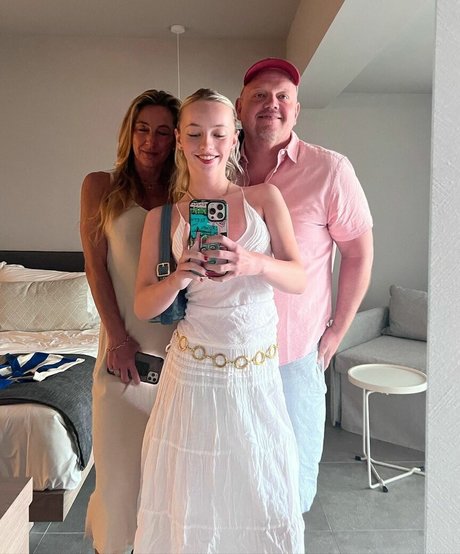 Lola Clark アダルトスター アーカイブ