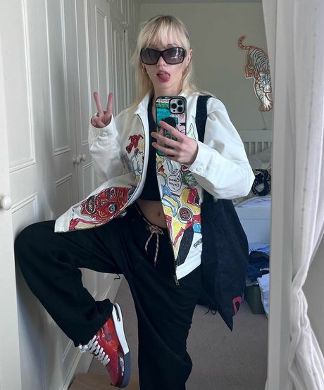 Lola Clark アート女優 写真