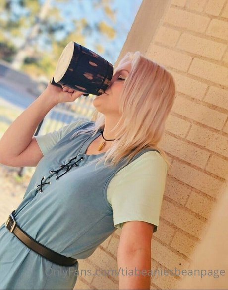 realprincesstiabeanie ポルノスター ヌード 写真