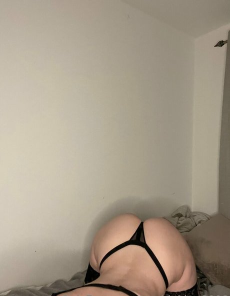 曲線美のランジェリーオンリーファンズ アートポルノ 写真