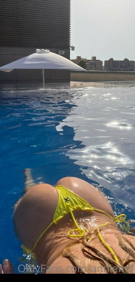 尖ったおっぱいオンリーファンズ アートポルノ 写真