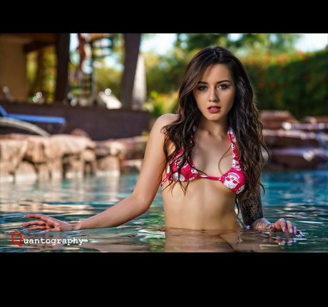 Carmen Bayy 裸モデル 画像