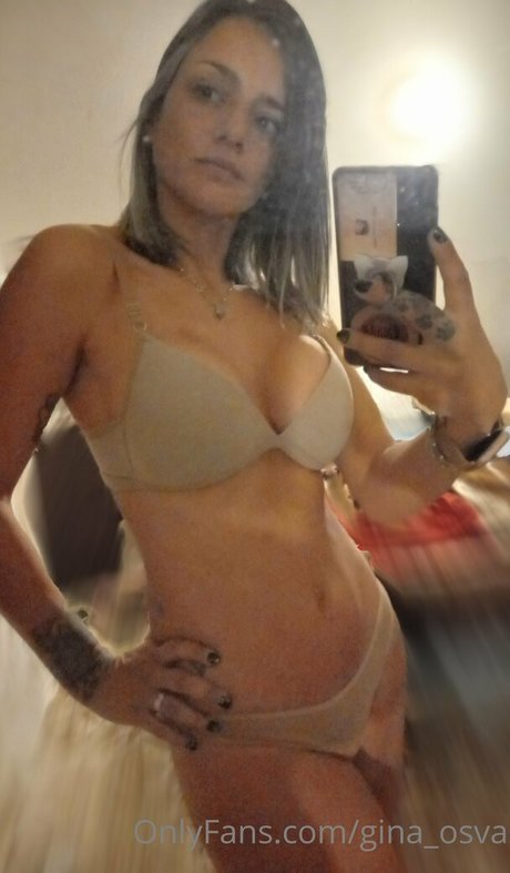 gina xxx セクシーモデル ギャラリー