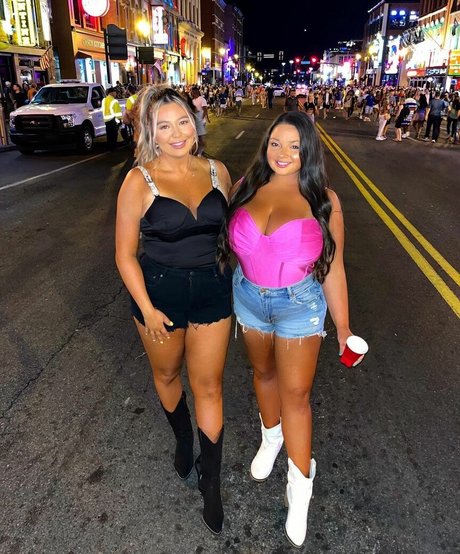 タトゥーオンリーファン 無料ポルノ アーカイブ