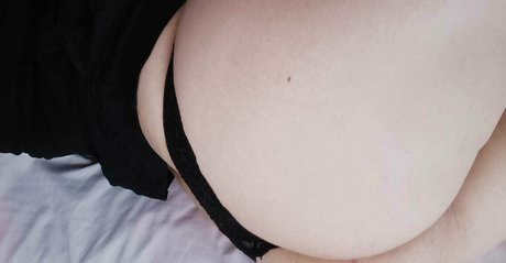 アナルオーガズム オンリーファンズ ヌード 写真