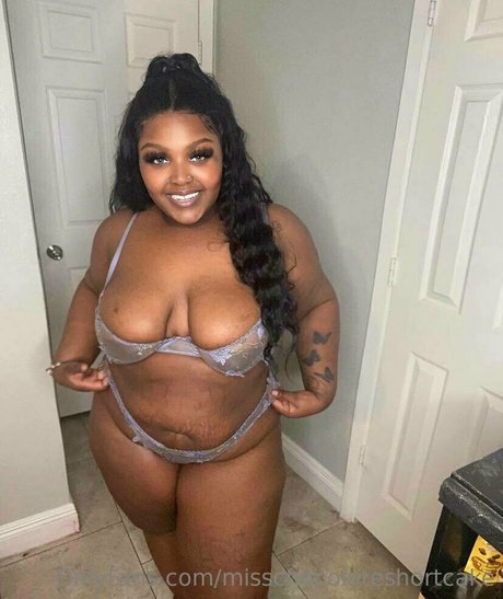 バニープリンセスオンリーファンズ 無料ヌード 画像