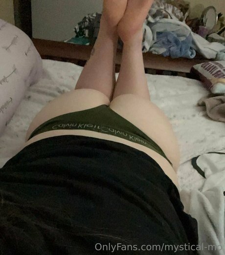 mystical mo ポルノスター 写真