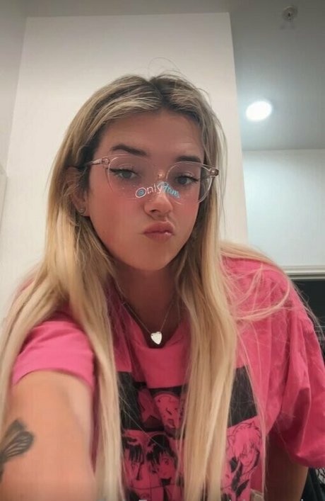 ティーンレズビアンオンリーファンズ 無料ヌード 写真