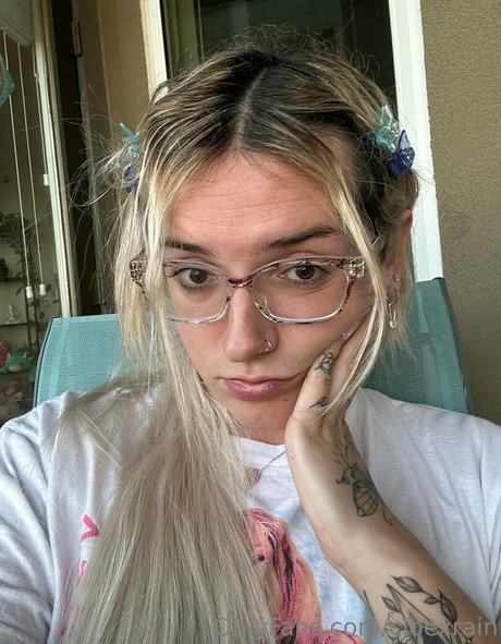 赤毛の痩せたオンリーファンズ 無料裸 写真