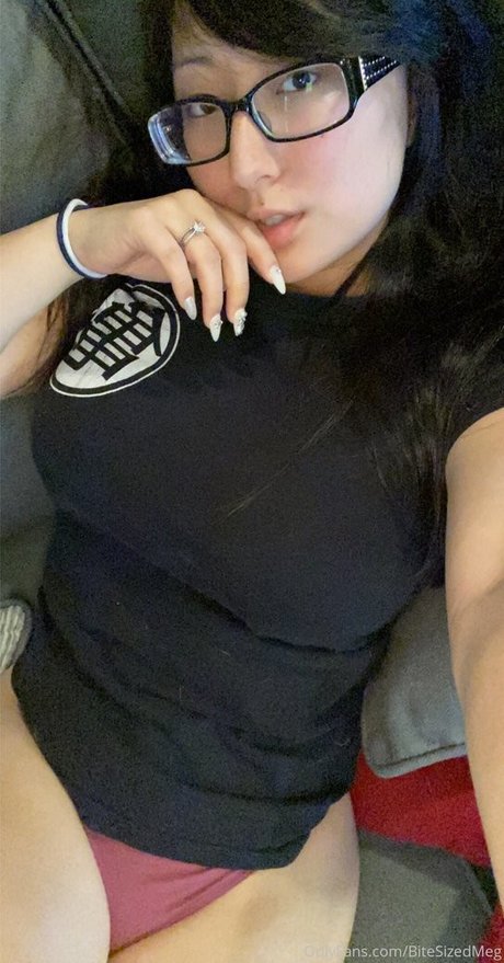 毛深いアジア人オンリーファンズ アートヌード 写真