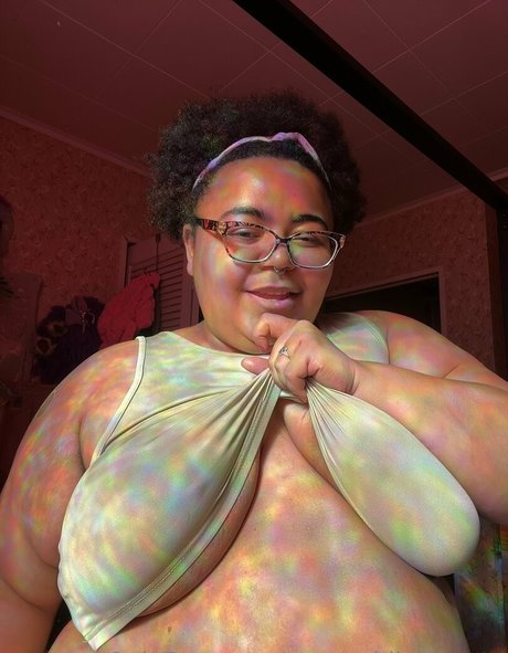 金髪の小人オンリーファンズ アートヌード 写真