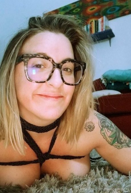 molleewaters ポルノモデル 写真