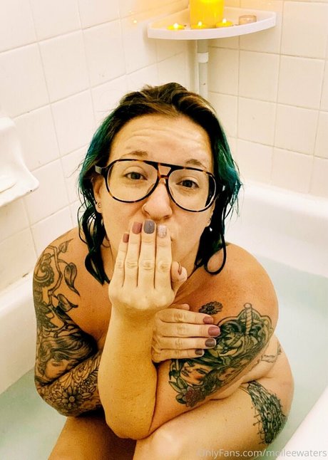 molleewaters 裸のモデル 写真