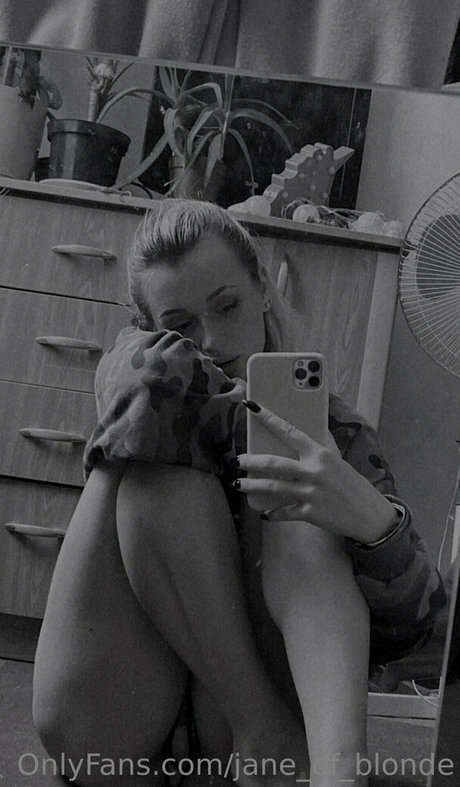 ブラックバニーオンリーファンズ エロチック 画像