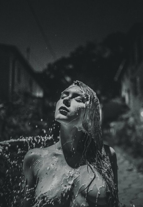 roskosh スター 裸 写真