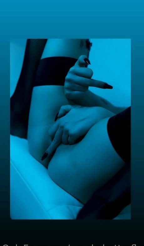 purple butterfly アート女優 写真