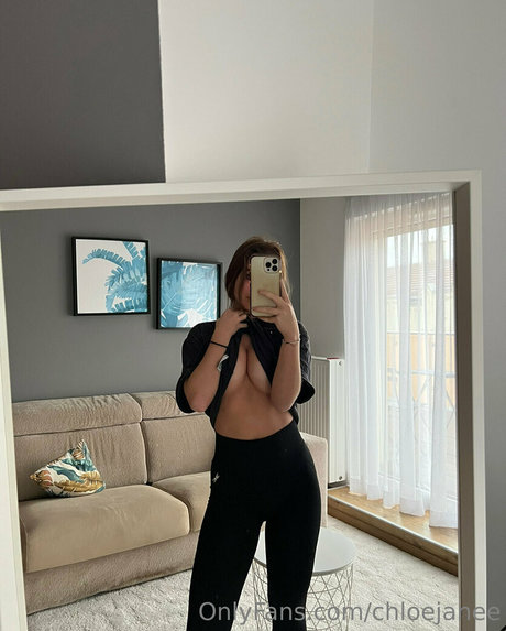 chloejanee アートスター 写真