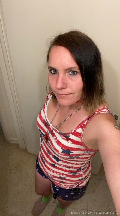 barrelbabe2020 ポルノスター 素敵 写真