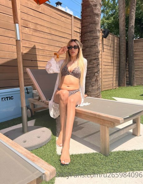 アウトドア 熟女 オンリーファンズ セクシーヌード 写真