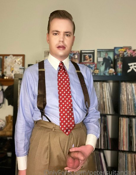 petersuitandtie エロティックなポルノスター 写真