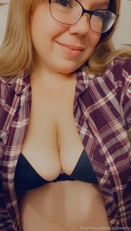 xjuicypeachx ポルノスター 画像