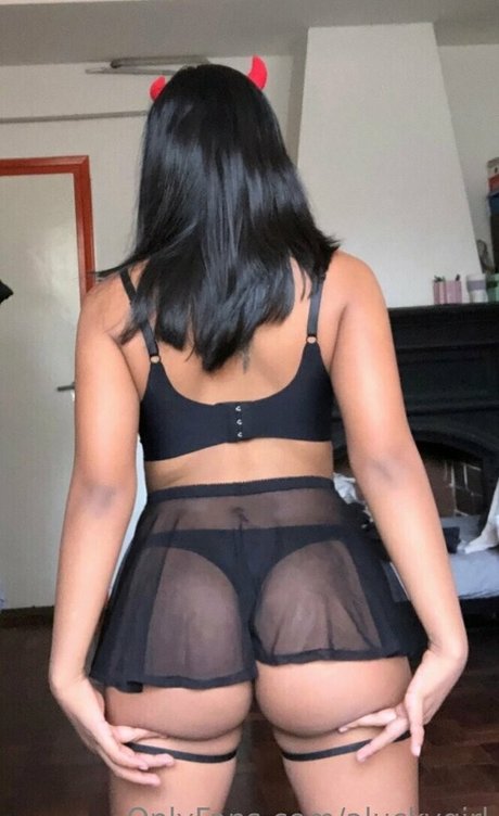 かわいいブロンドのオンリーファンズ 無料アダルト 写真