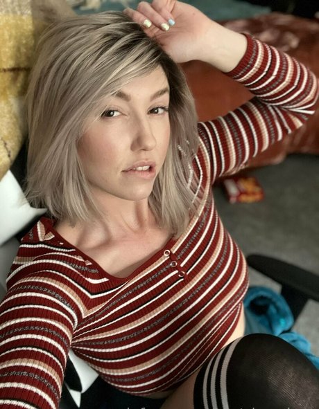 アラブの女の子オンリーファンズ ホット裸 ギャラリー