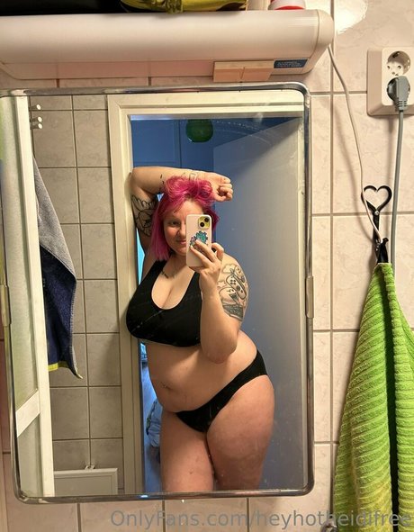 heyhotheidifree 高品質のポルノスター 写真