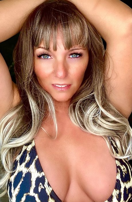 realelizajayne エロティックモデル 画像