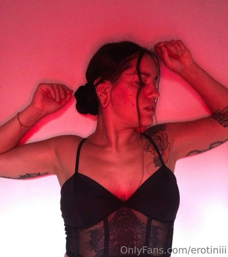 erotiniii 素敵なモデル 画像