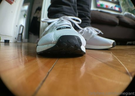 ジムガールズオンリーファンズ 無料セックス 画像