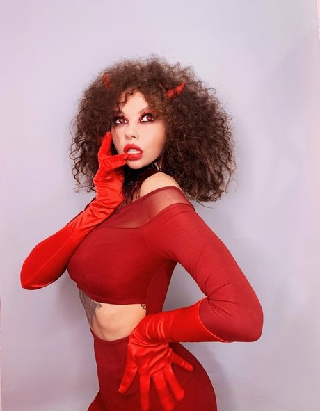 義母オンリーファンズ セクシー裸 写真