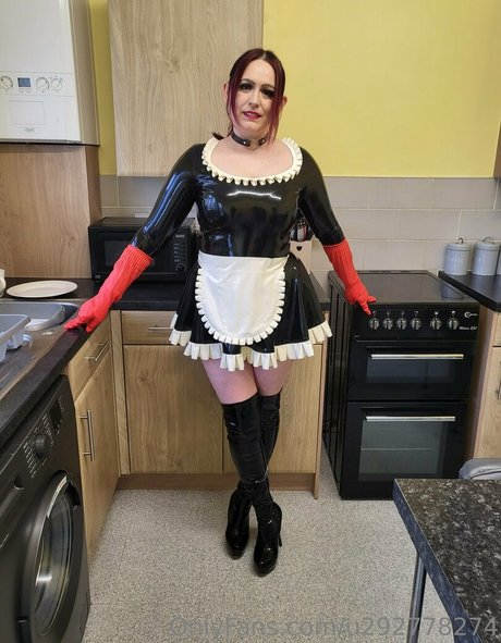 latexnikki12 ポルノスター 裸 写真