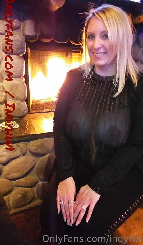 ウェイトレスオンリーファンズ xxx 画像