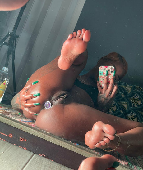 Zaria Linton エロティックなスター ギャラリー