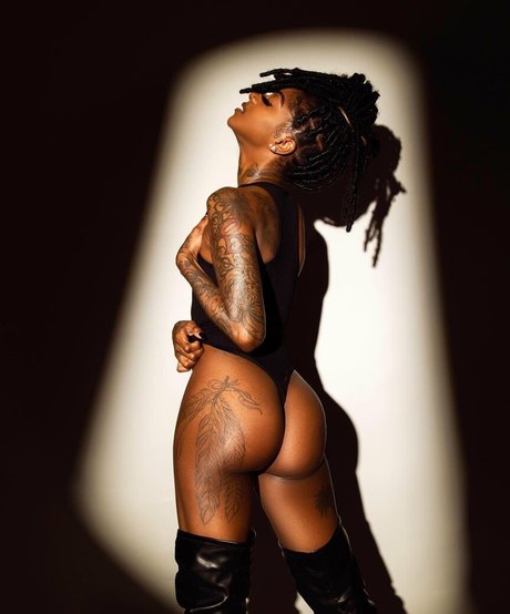 Zaria Linton ヌード女優 アーカイブ