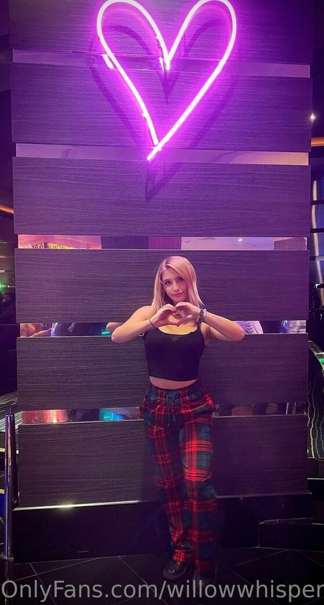 willowwhispers 可愛い女優 画像