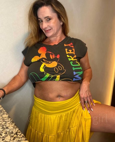 ティーンランジェリーオンリーファンズ セクシー 写真