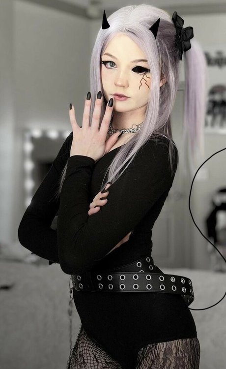 Strawberrymillk トップポルノスター 写真