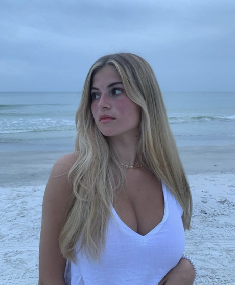 Shea O セックスポルノスター 写真