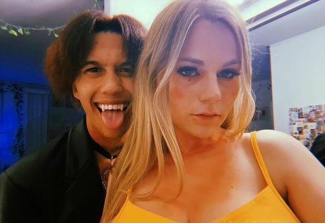 コスプレオナニーオンリーファンズ セクシー裸 写真