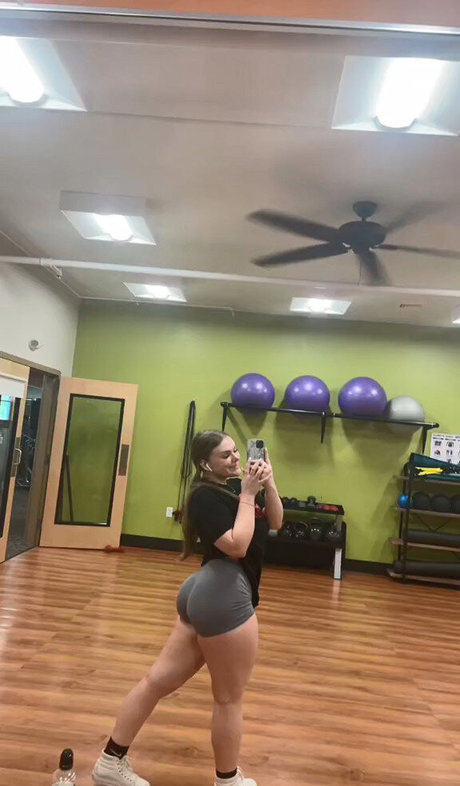 かわいいブロンドのオンリーファンズ 無料エロ 画像