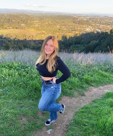 巨乳タトゥーオンリーファンズ ポルノ 写真