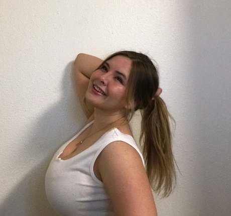 アラブの女の子オンリーファンズ ホットヌード 写真