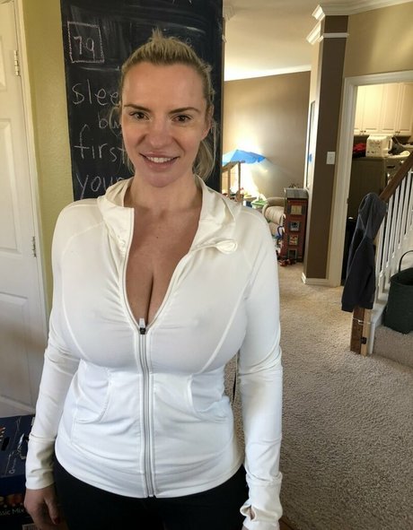 巨乳カップルオンリーファンズ 無料 ギャラリー