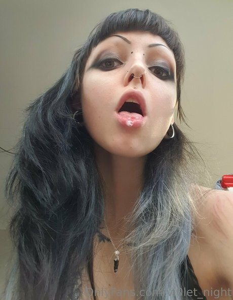 vi0let night トップモデル 画像