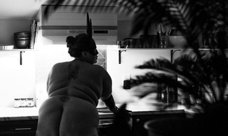 小さなおっぱいオンリーファンズ エロチック 写真