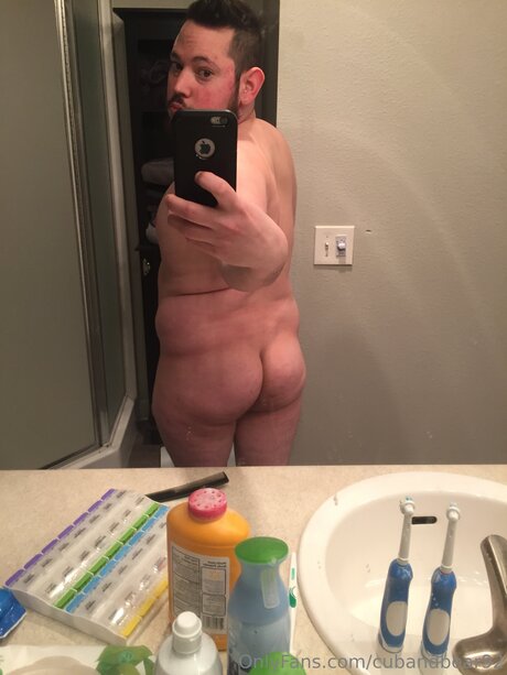 熟女のおっぱいオンリーファンズ ポルノ 画像