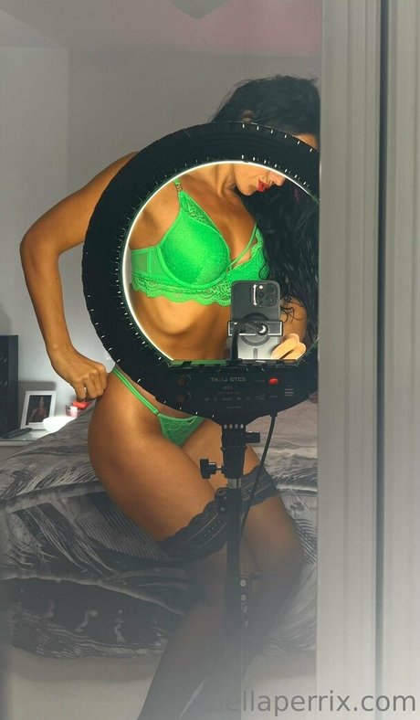 bellaperrix ヌード女優 写真